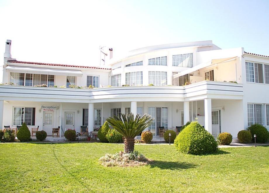 Miloi Rooms And Apartments Exterior photo