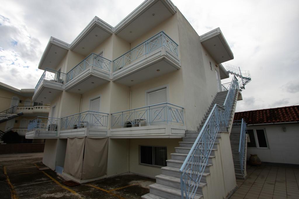 Miloi Rooms And Apartments Exterior photo