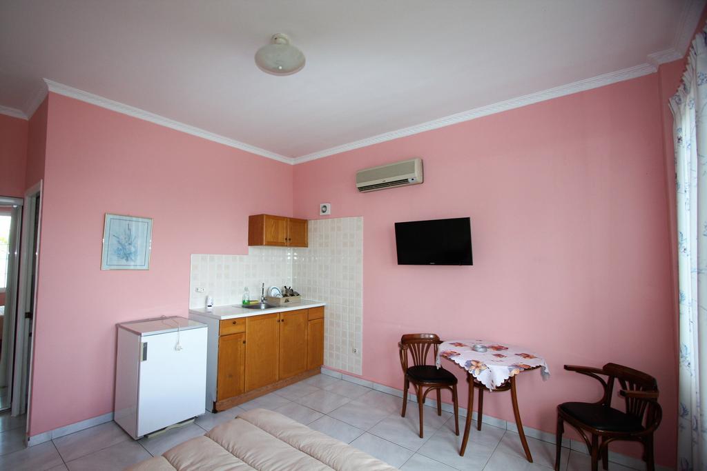 Miloi Rooms And Apartments Exterior photo