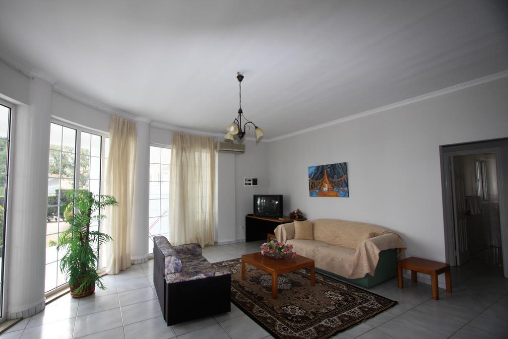 Miloi Rooms And Apartments Exterior photo