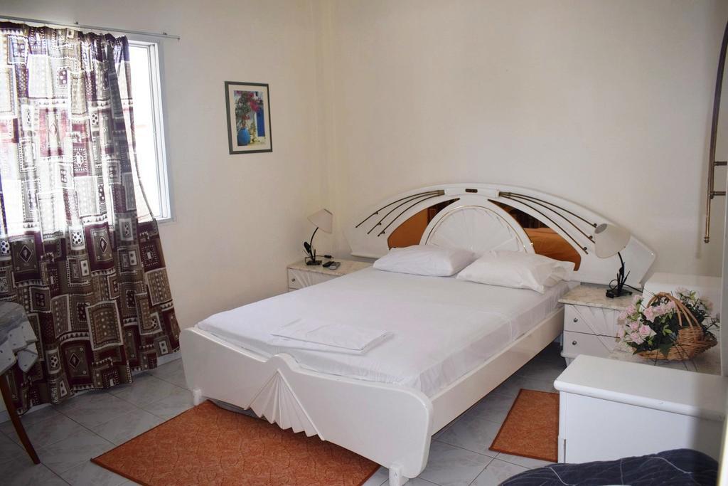 Miloi Rooms And Apartments Exterior photo
