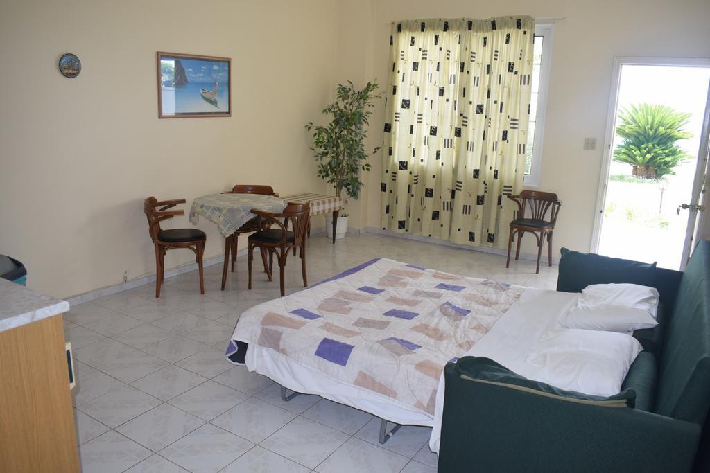 Miloi Rooms And Apartments Exterior photo